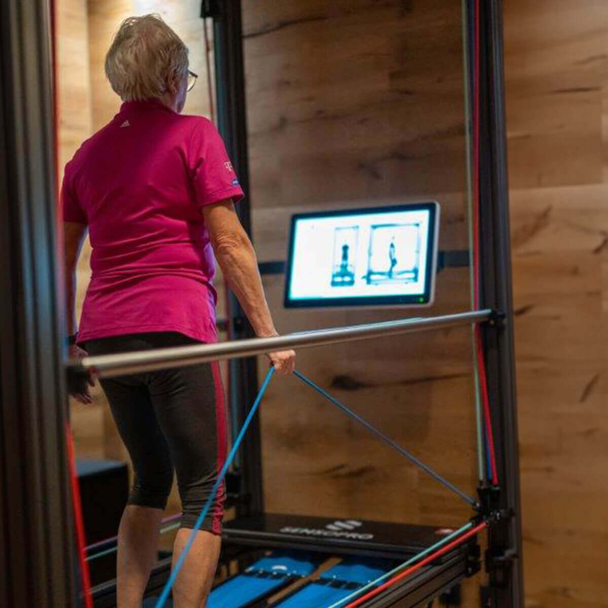 Patientin und Therapeutin bei der neuronalen Physiotherapie in Dessau