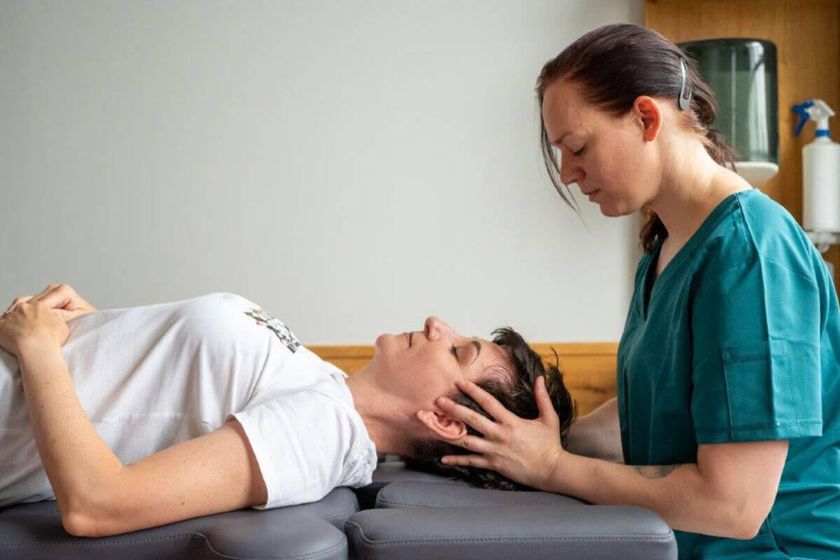 Heilpraktische Anwendung in der Physiotherapie Dessau